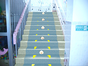 幼儿园卡通楼梯踏步案例